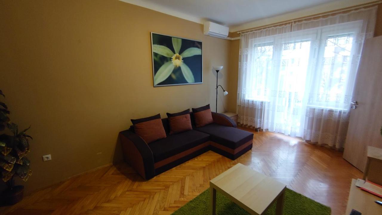 Apartment Koroesi